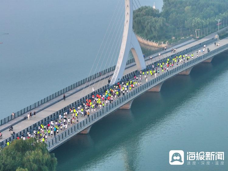 别开生面的, 向企业员工, src